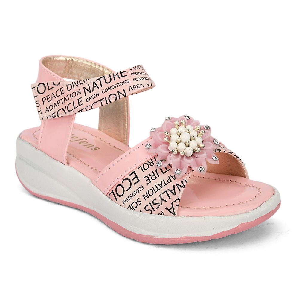 

features upper material 100 pvc sole material 100 synthetic the