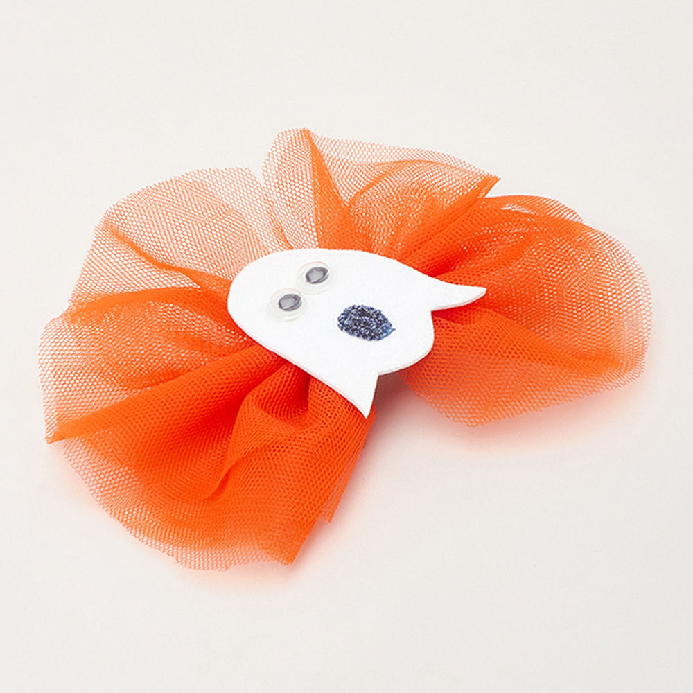 

these are simple yet fashionable beautiful hair accessories which are