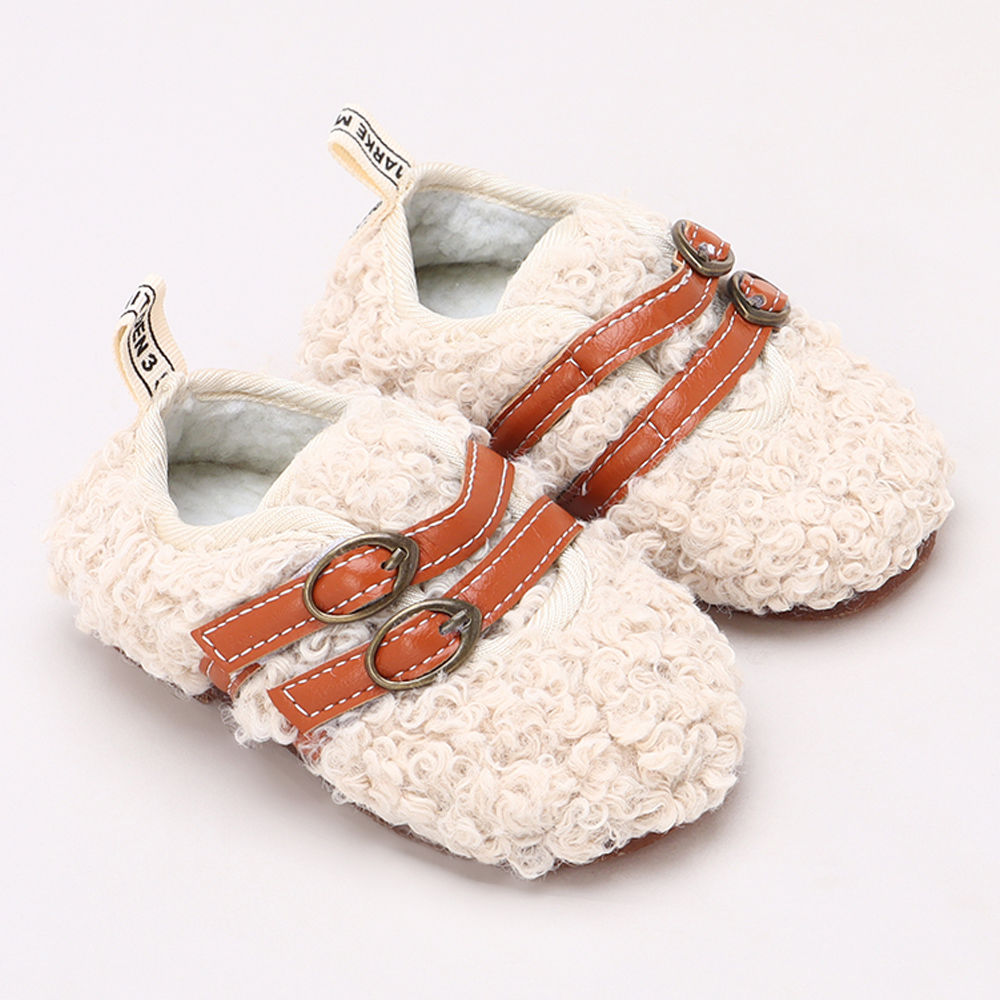 

features upper material 95 polyester and 5 rubber sole material
