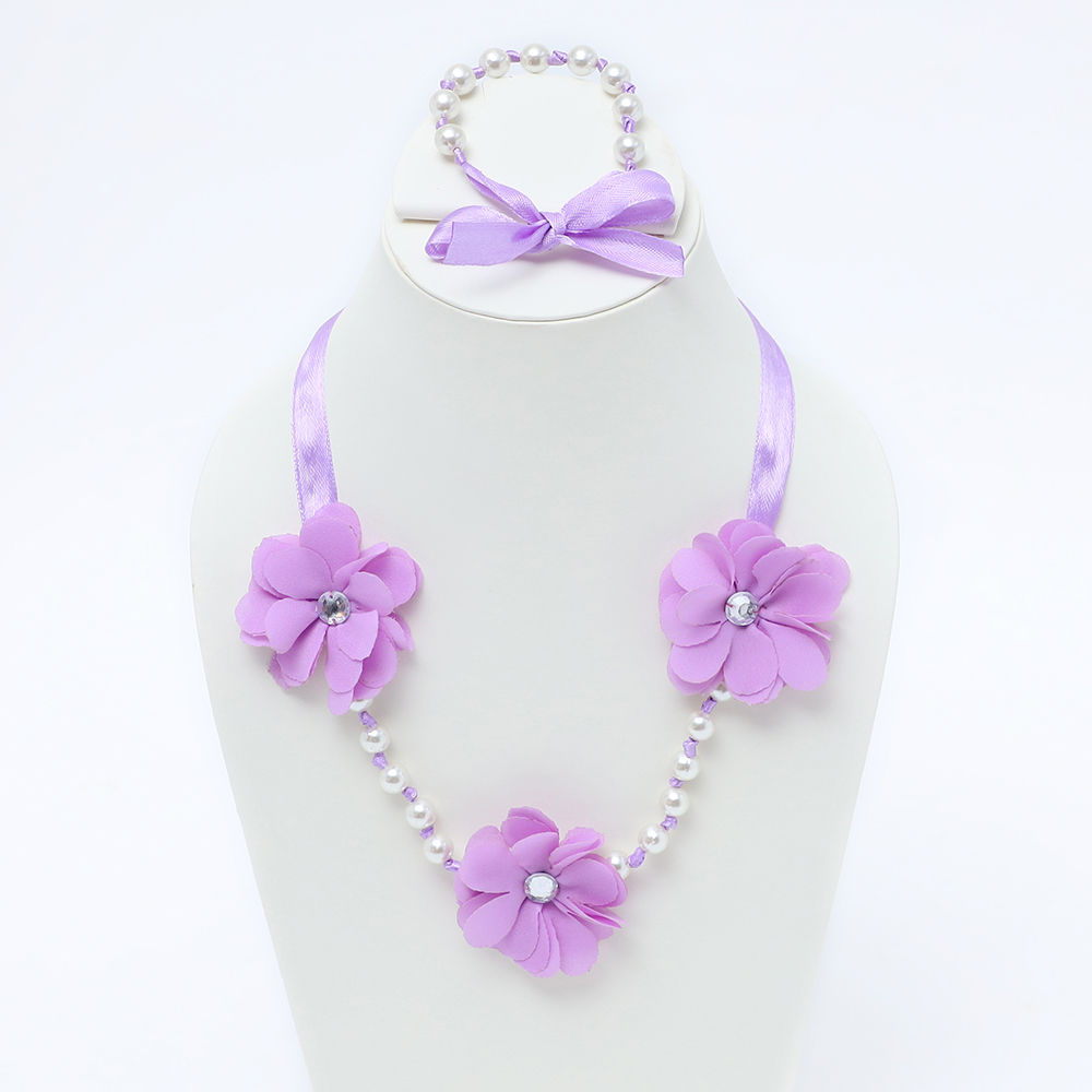 

these are simple yet fashionable beautiful hair accessories which are