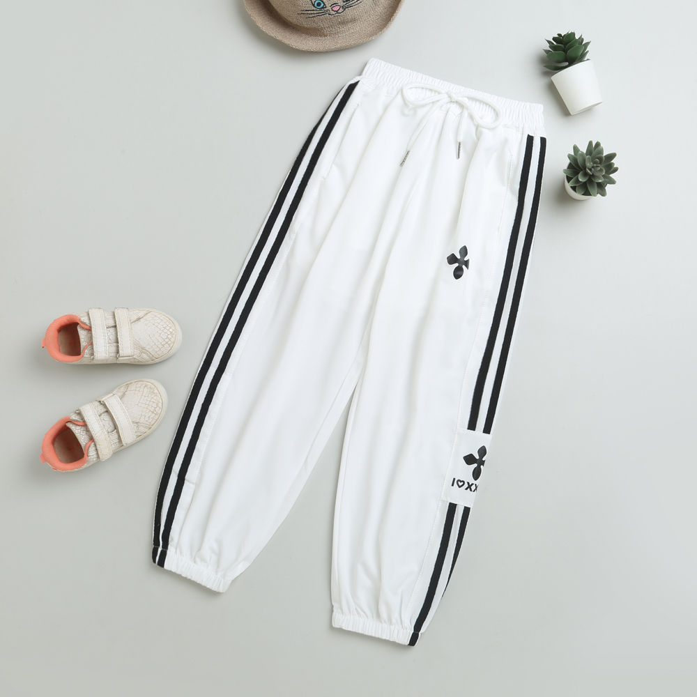 

features material 100 polyester the actual product may differ slightly