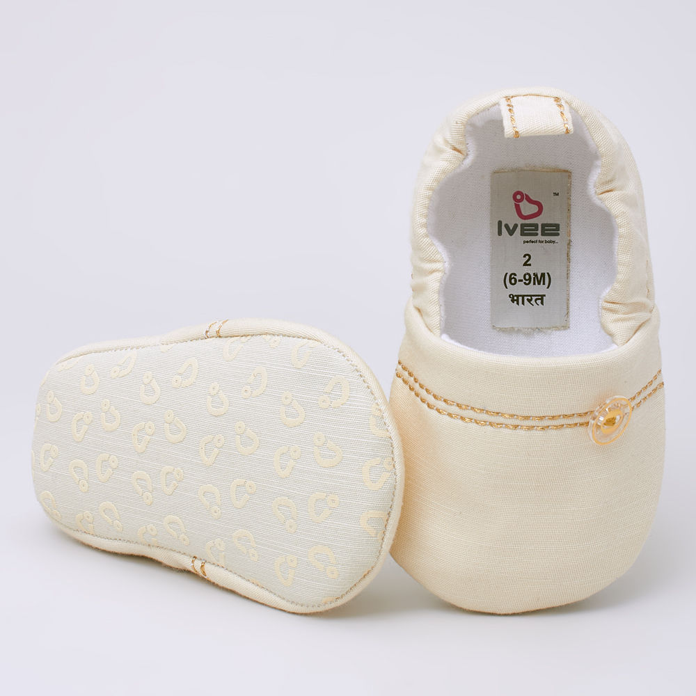 

features upper material fabric sole material eva the actual product