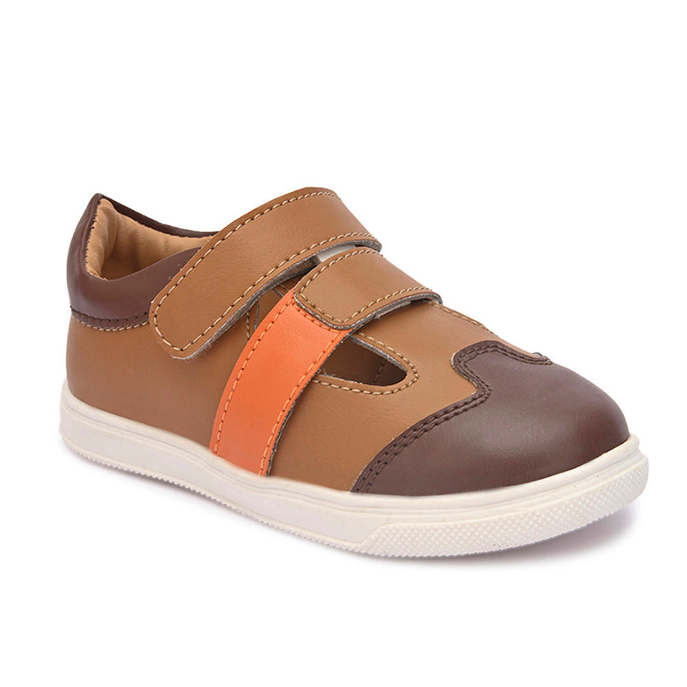 

features upper material 100 synthetic sole material 100 pvc the