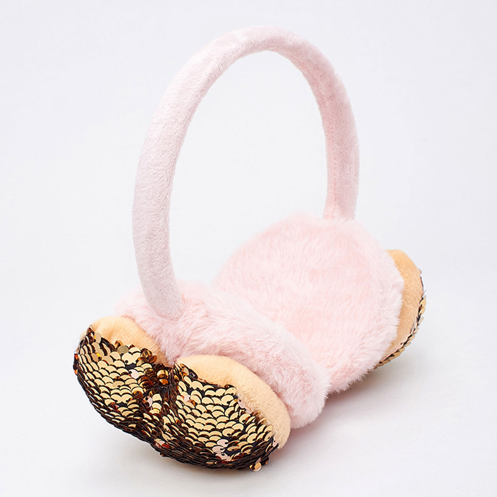 

wearing earmuffs shows a small face the shape is cute