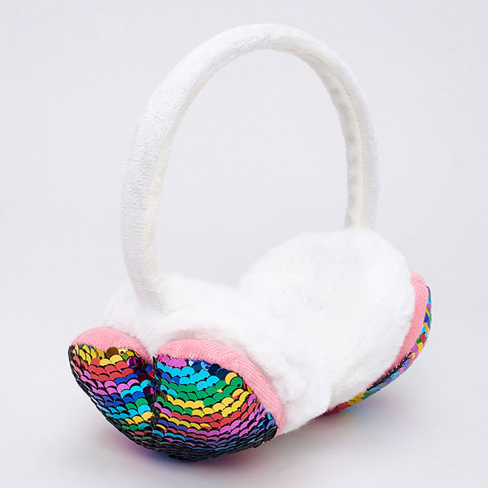 

wearing earmuffs shows a small face the shape is cute