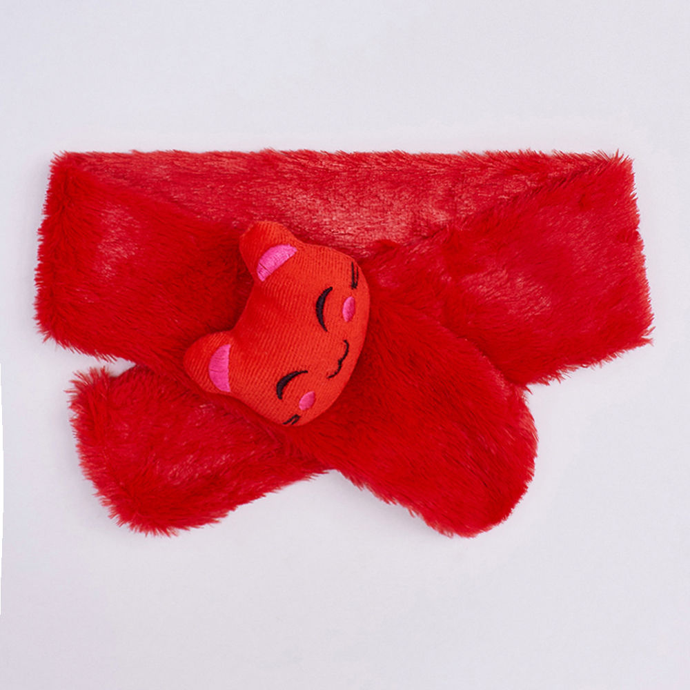 

wearing earmuffs shows a small face the shape is cute