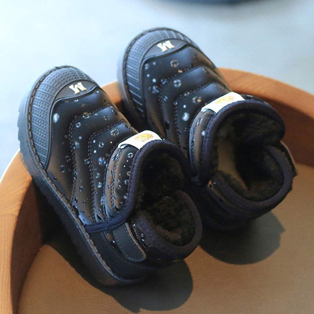 

features upper material 95 tpr 5 pu sole material 95