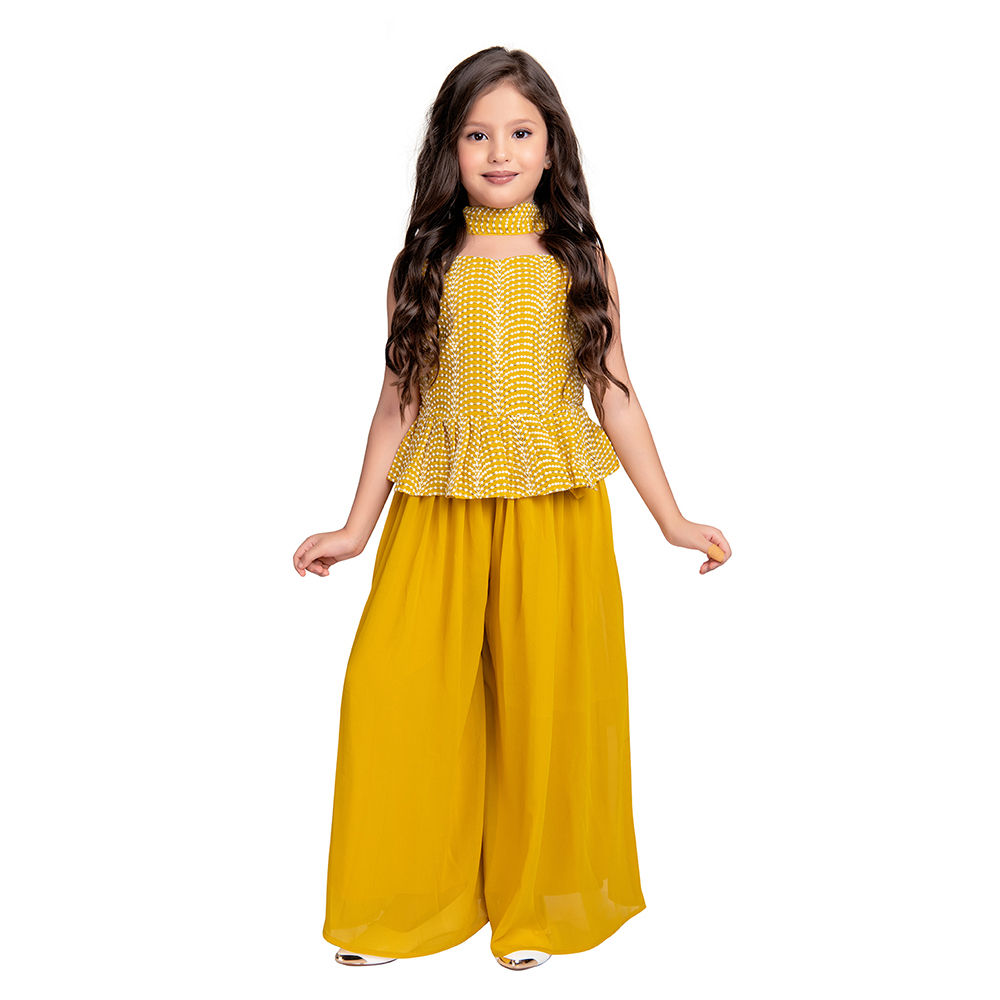 

features material 100 georgette fit type slim the actual product