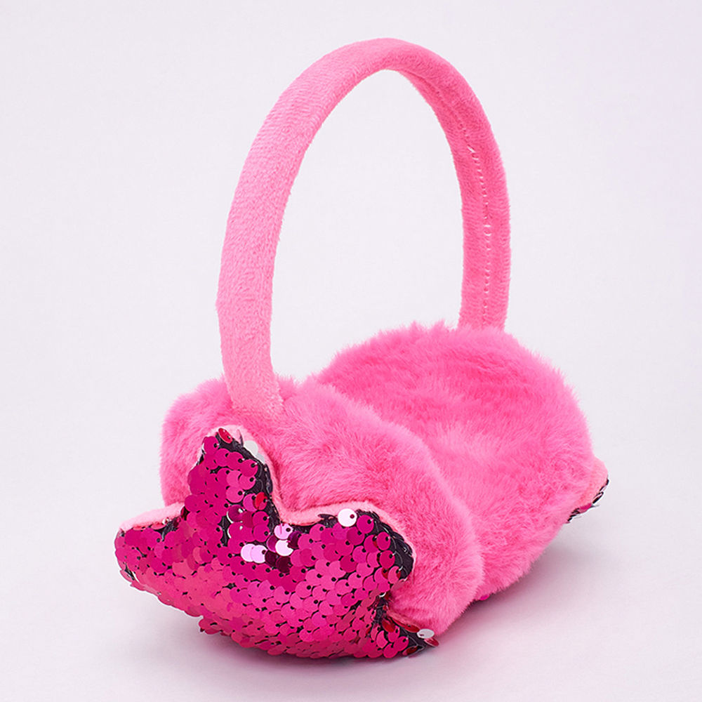 

wearing earmuffs shows a small face the shape is cute