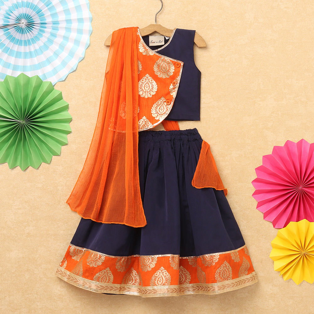 

features material 100 silk blend the actual product may differ