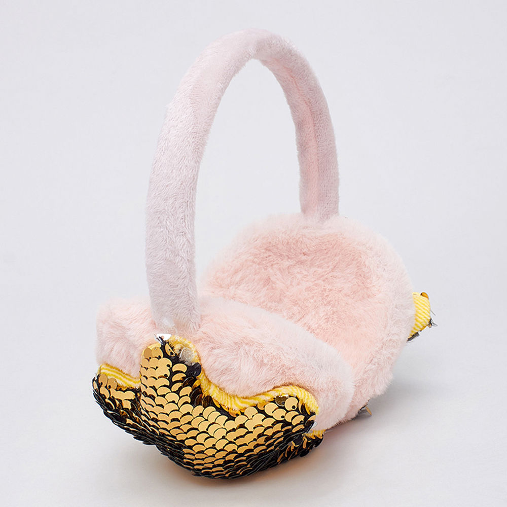 

wearing earmuffs shows a small face the shape is cute