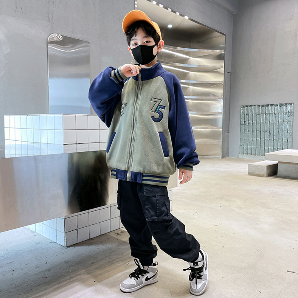 

features material 100 polyester fit type regular the actual product