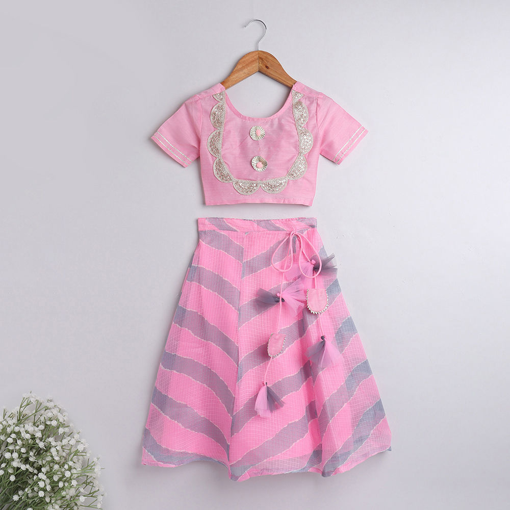 

features material 100 polyester fit type slim the actual product