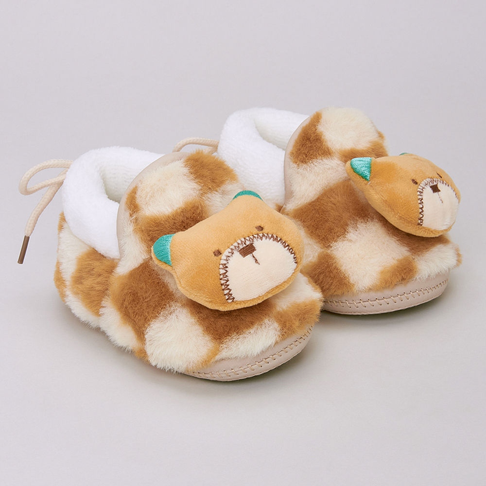 

features upper material fur sole material fabric the actual product