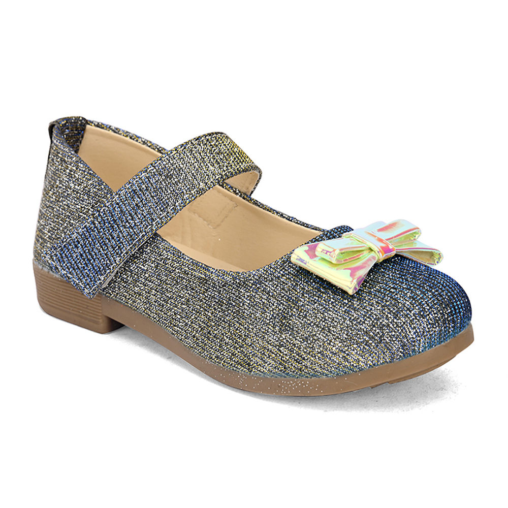 

features upper material 100 synthetic sole material 100 pvc the