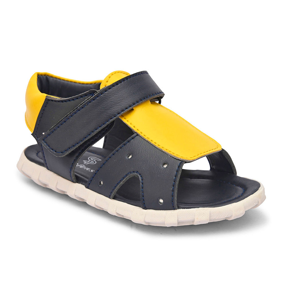 

features upper material 100 synthetic sole material 100 pvc the