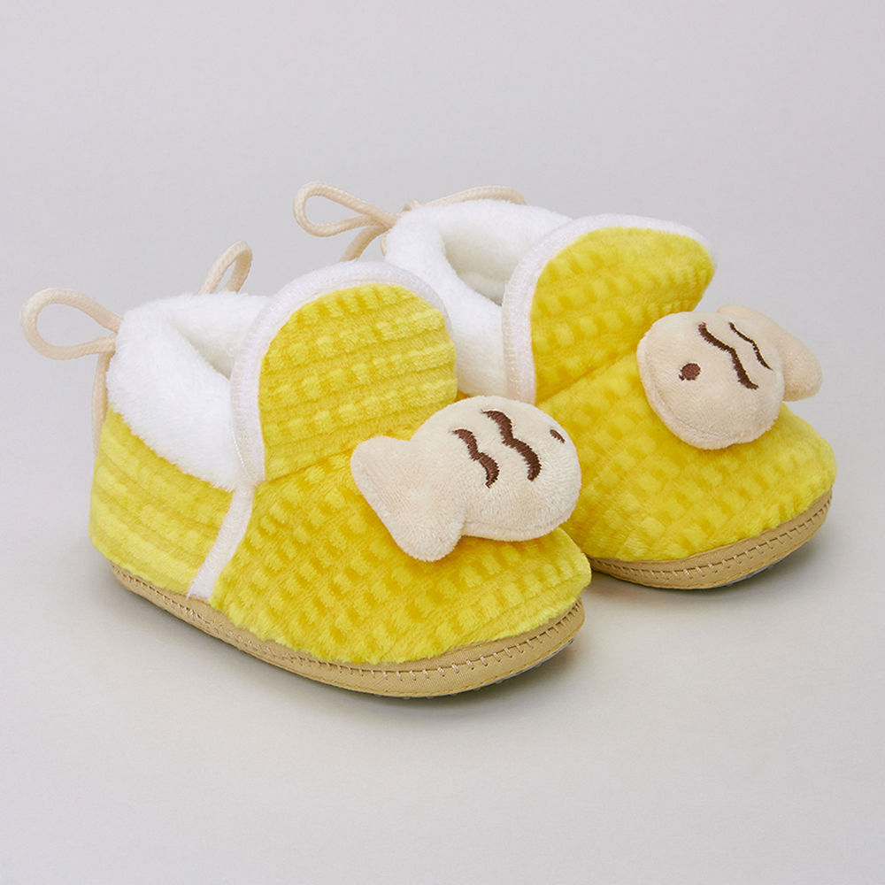 

features upper material fur sole material fabric the actual product