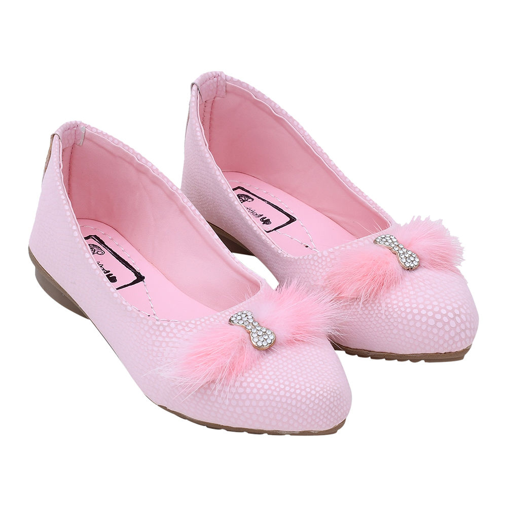

features upper material 100 pu sole material 100 trp the