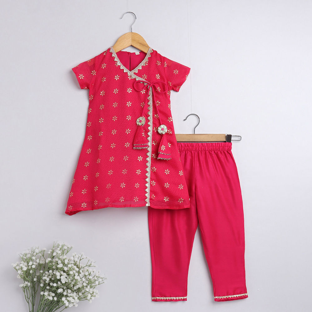 

features material 100 polyester fit type slim the actual product