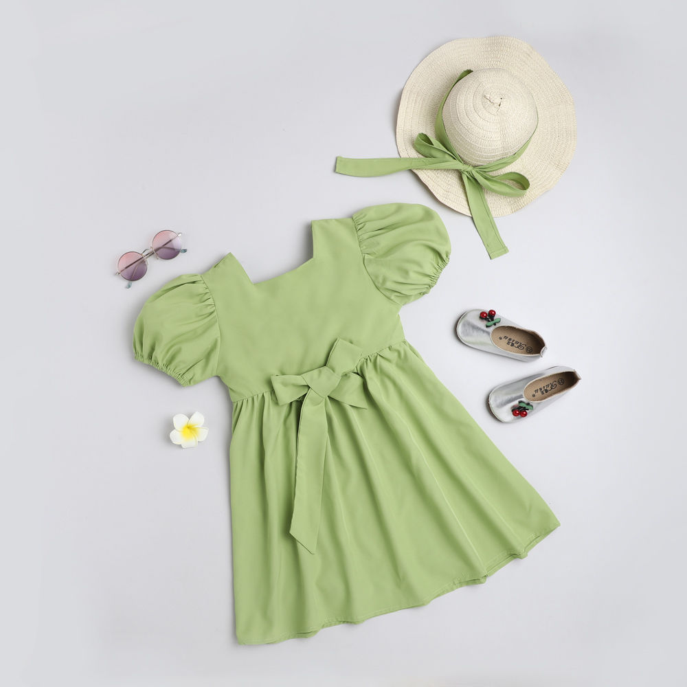 

features material 100 polyester the actual product may differ slightly