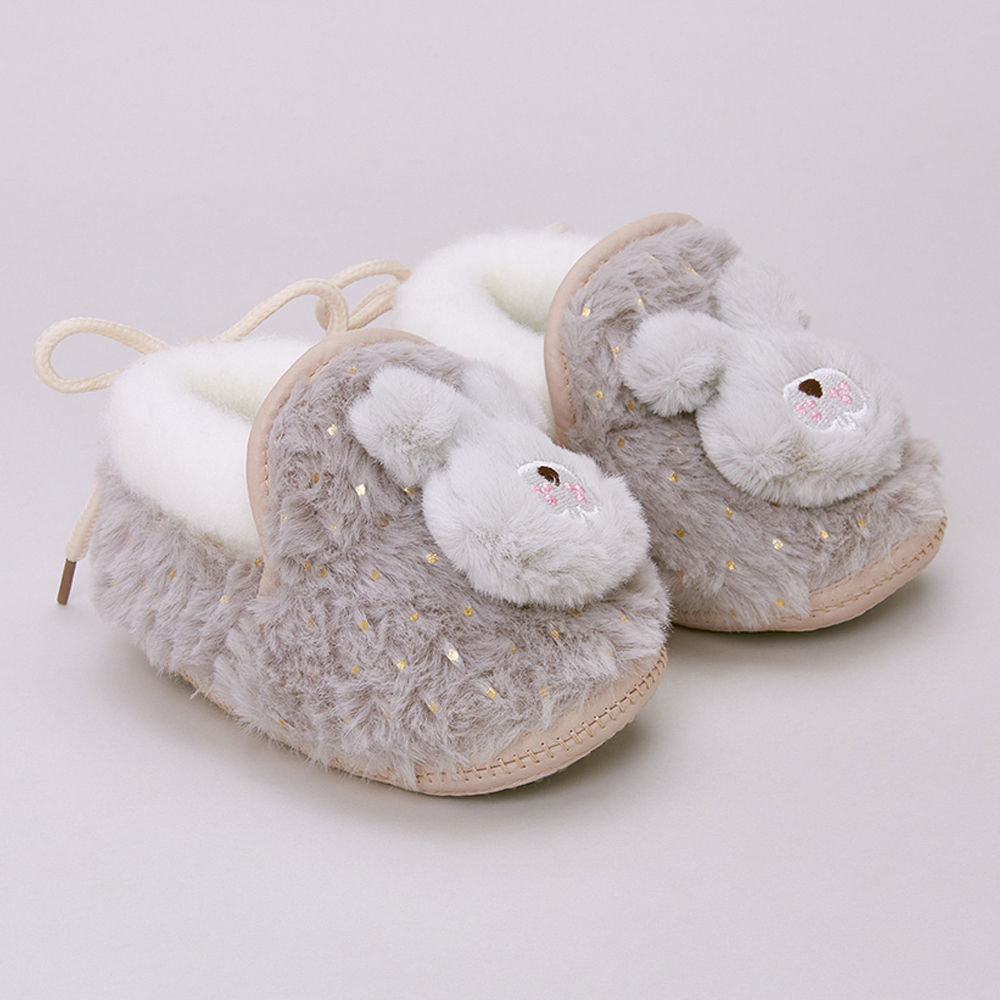 

features upper material fur sole material fabric the actual product