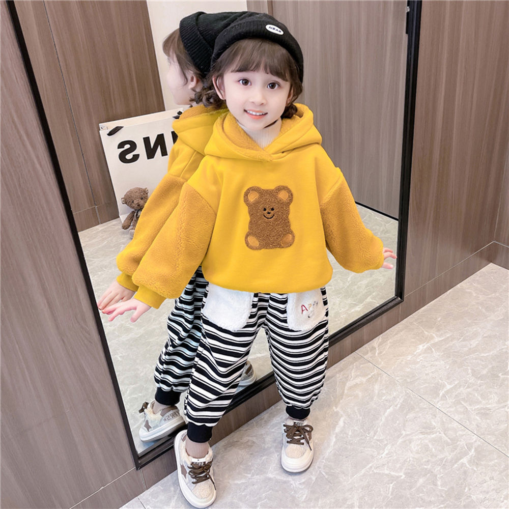 

features material 100 polyester fit type regular the actual product