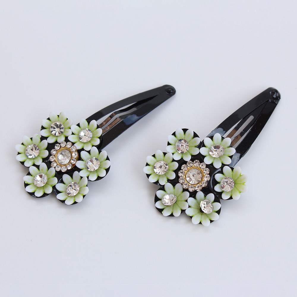 

rich diamond studded clip to cherish all occassions