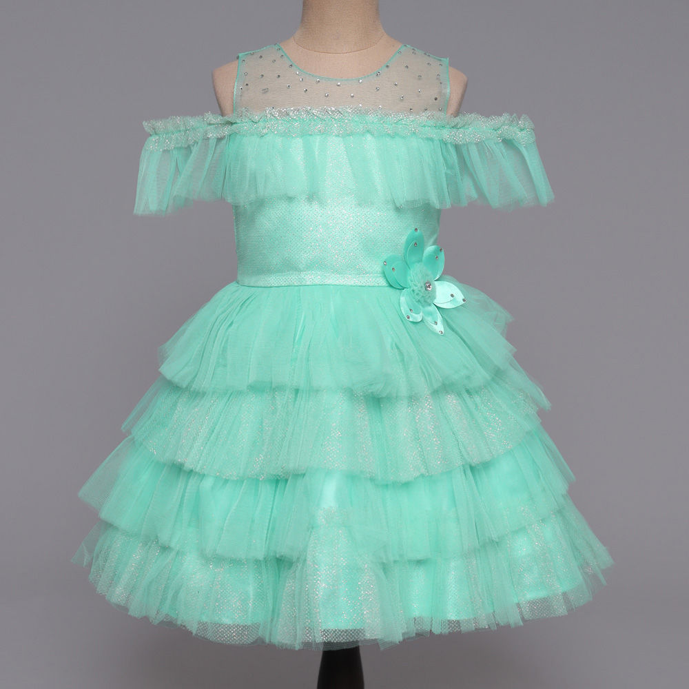 

features material 100 polyester fit type slim the actual product