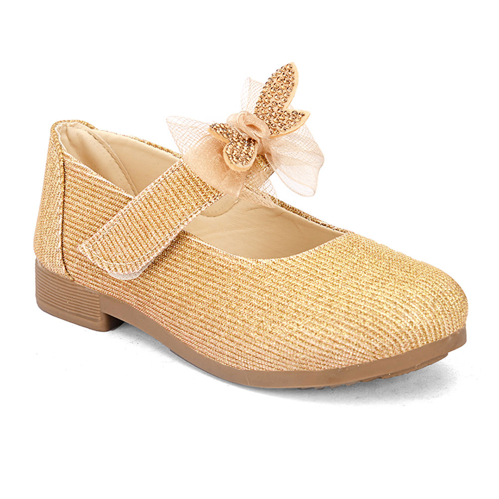 

features upper material 100 synthetic sole material 100 pvc the