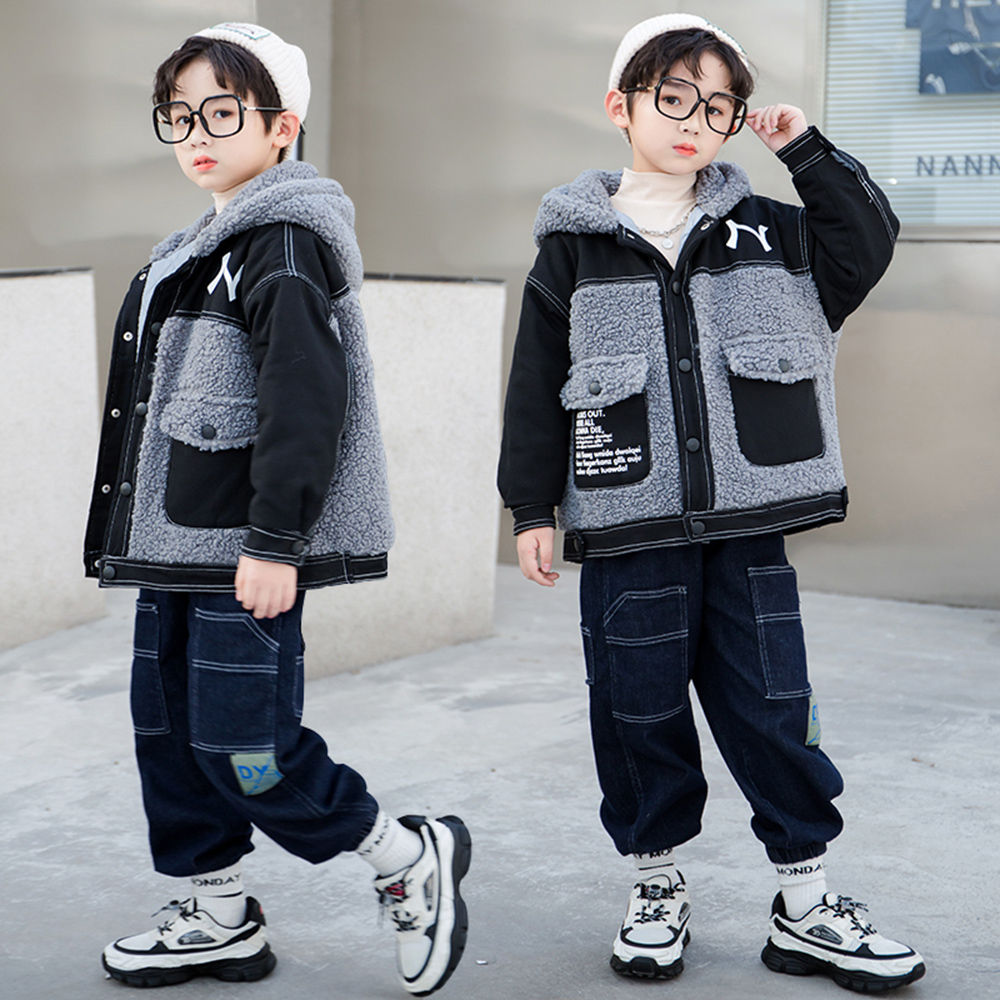 

features material 100 polyester fit type regular the actual product