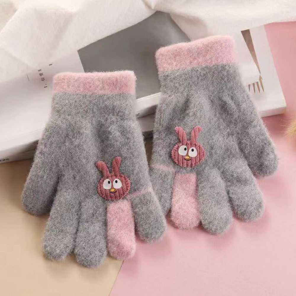 

design full finger gloves are easy to text take photos