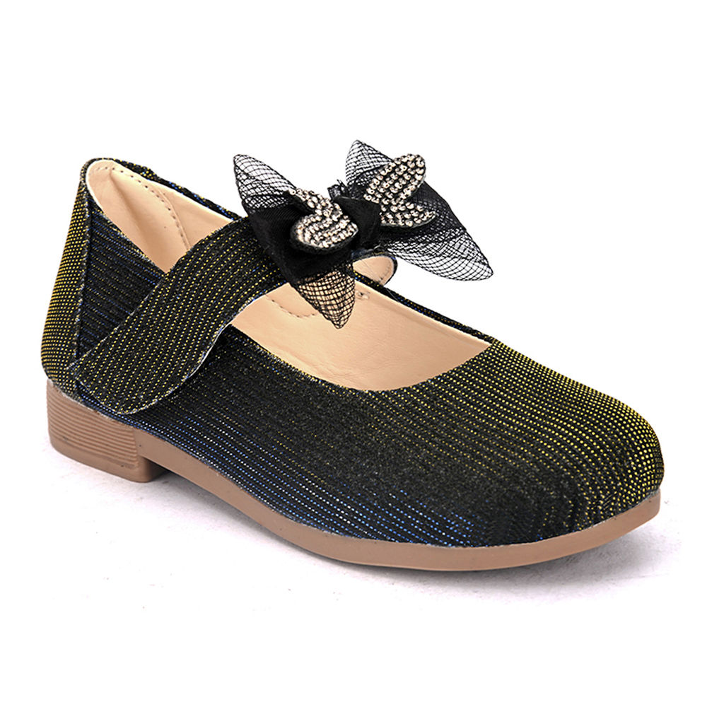 

features upper material 100 synthetic sole material 100 pvc the