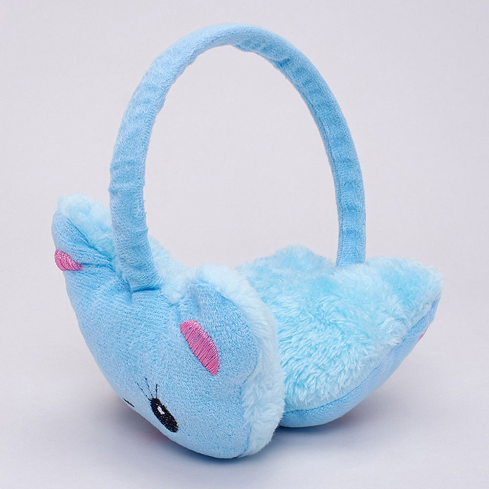 

wearing earmuffs shows a small face the shape is cute