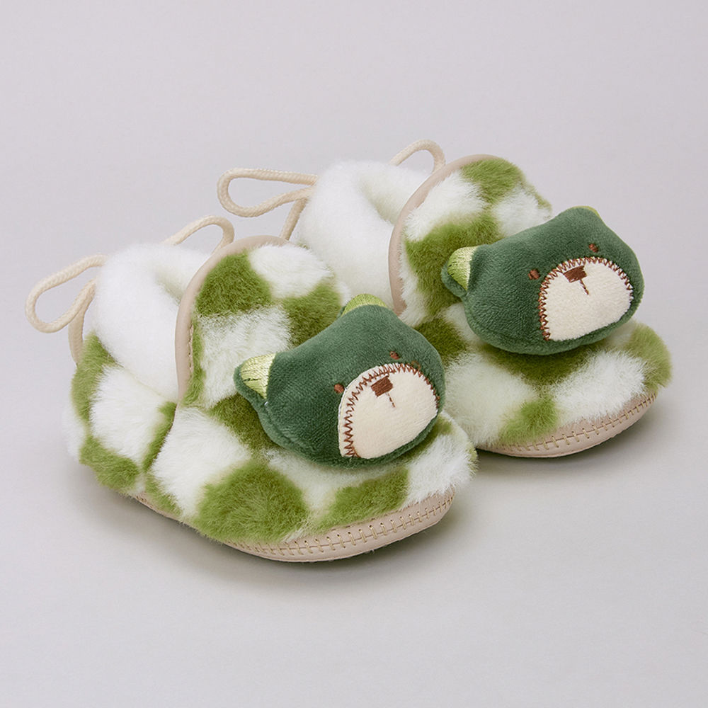 

features upper material fur sole material fabric the actual product
