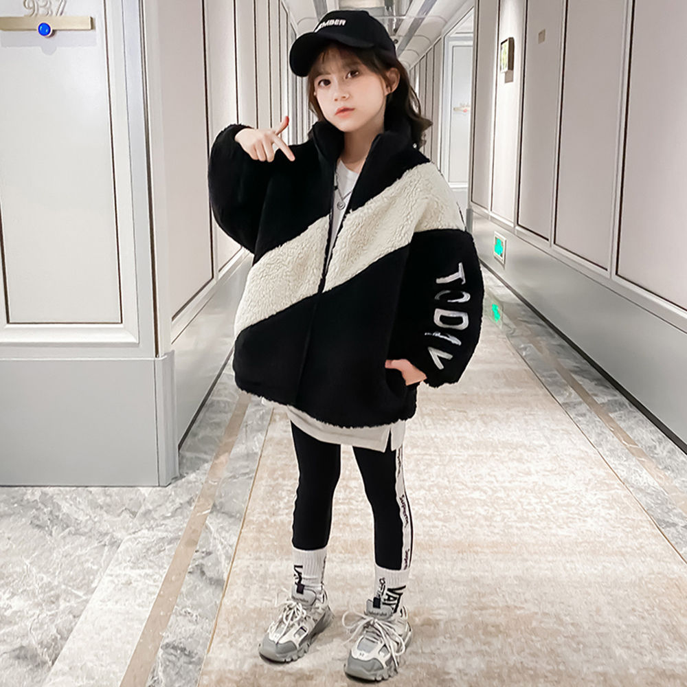 

features material 100 polyester fit type regular the actual product