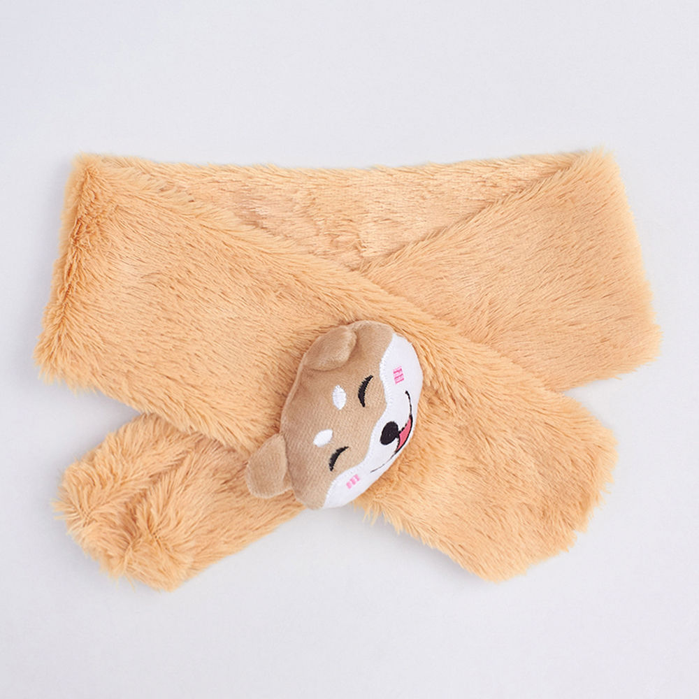 

wearing earmuffs shows a small face the shape is cute