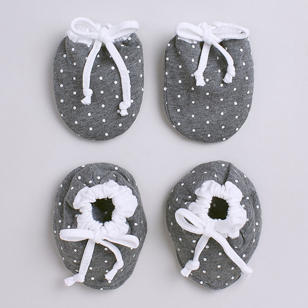 

soft gentle knitted cotton mittens booties set for the little