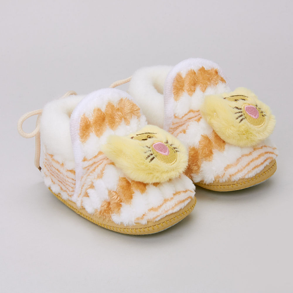 

features upper material fur sole material fabric the actual product