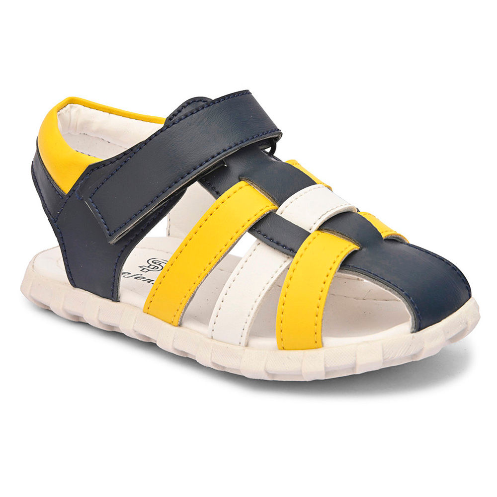 

features upper material 100 synthetic sole material 100 pvc the