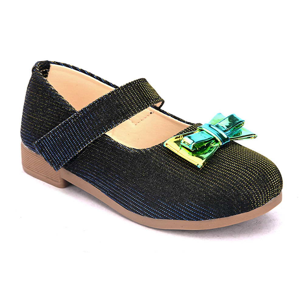 

features upper material 100 synthetic sole material 100 pvc the