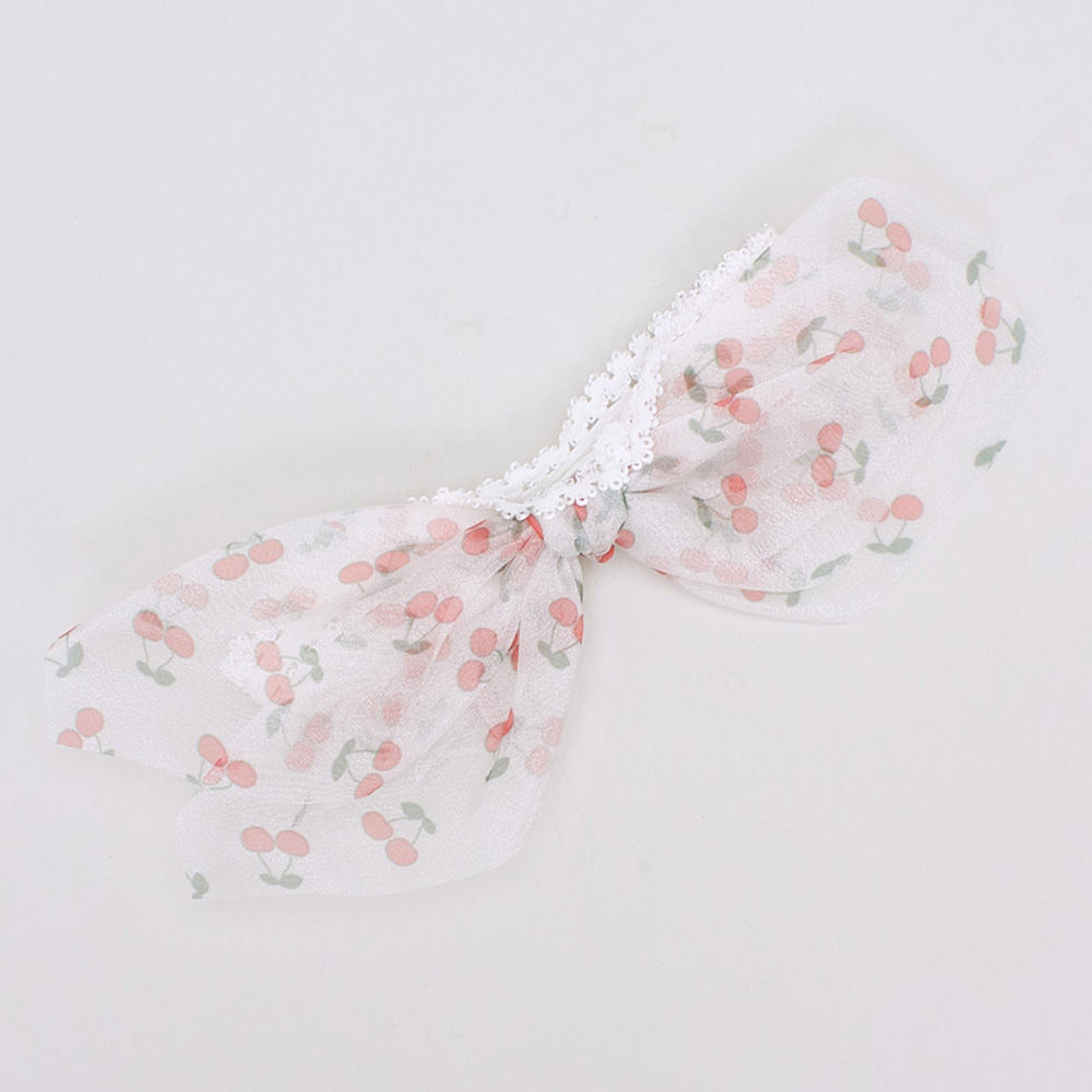 

the translucent hue of these crystal hairclips and simple design