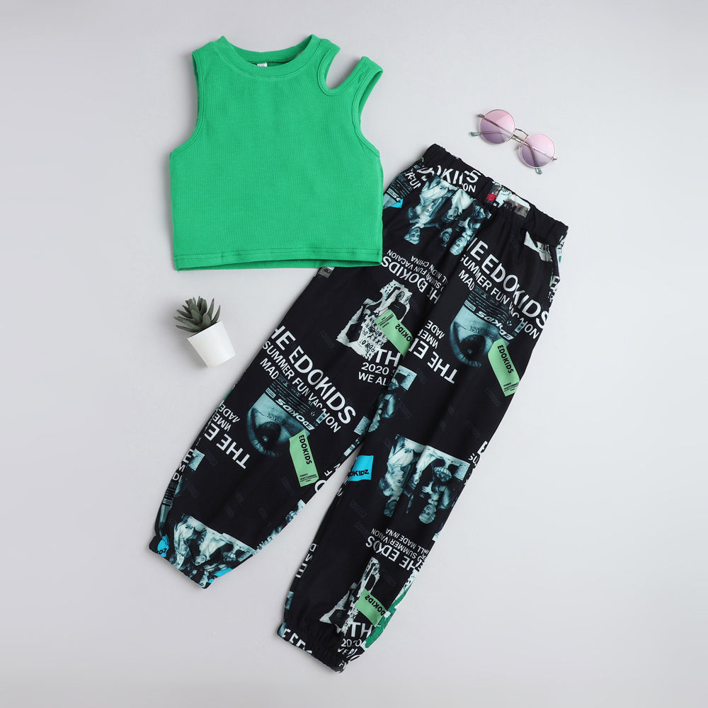 

features material 100 polyester the actual product may differ slightly