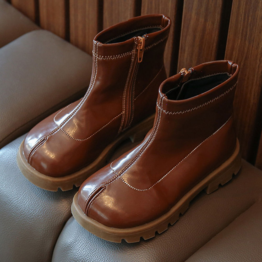 

features upper material 95 tpr 5 leather sole material 95