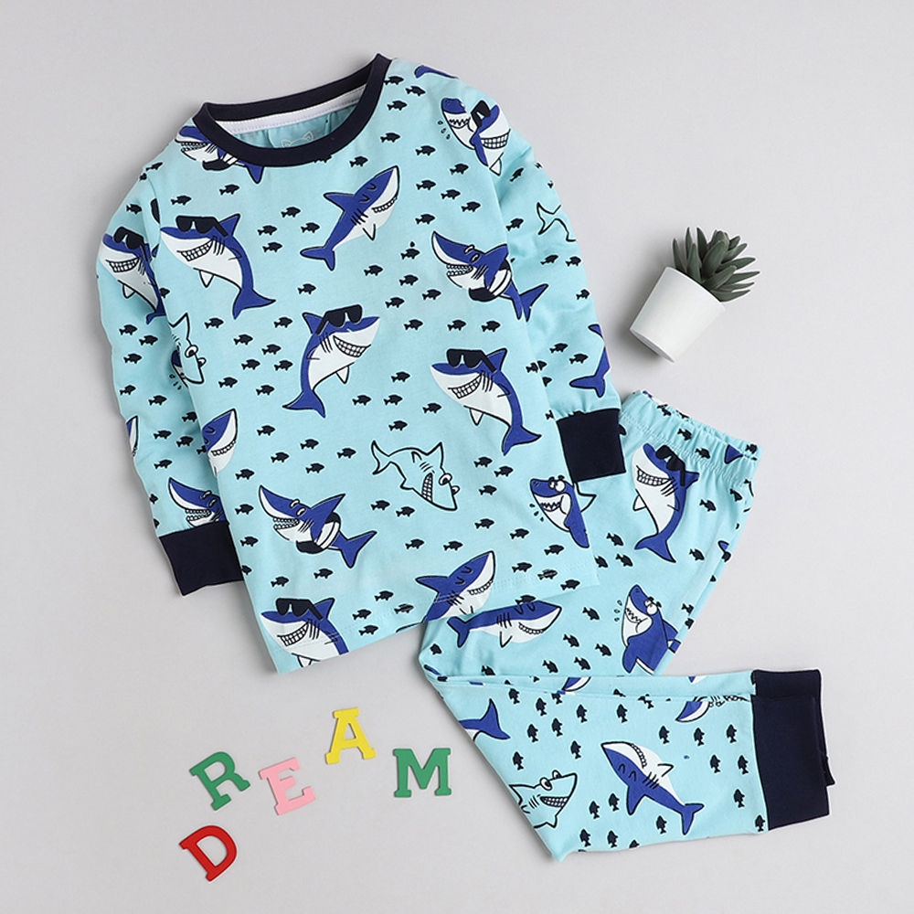 

features material cotton blend fit type slim the actual product