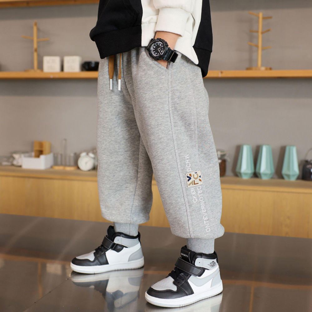 

features material 100 polyester fit type regular the actual product