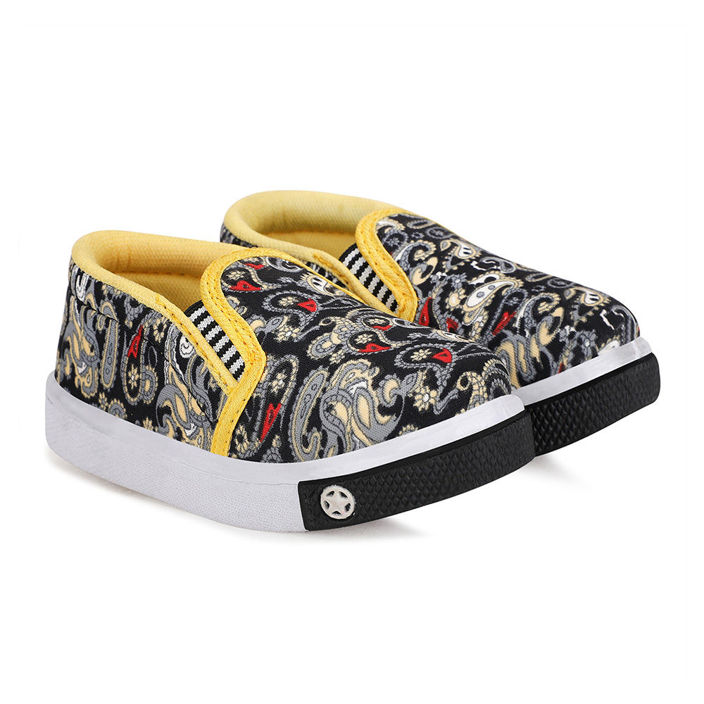 

features upper material fabric sole material rubber the actual product