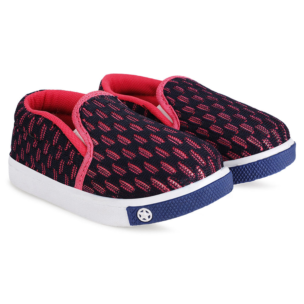 

features upper material fabric sole material rubber the actual product