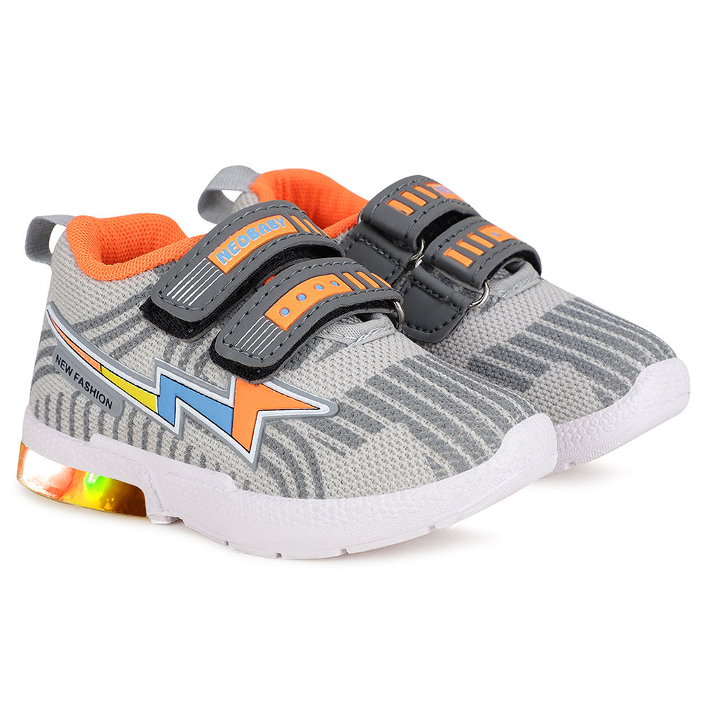 

features upper material fabric sole material rubber the actual product