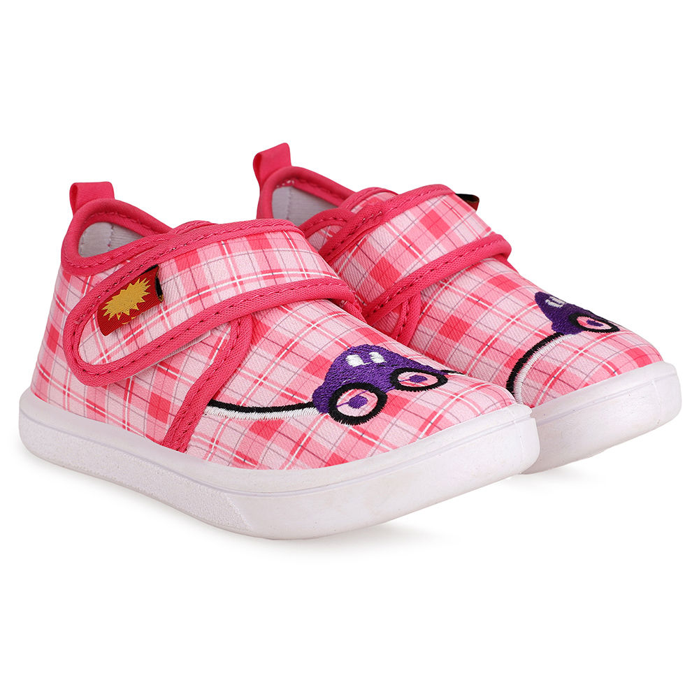 

features upper material fabric sole material rubber the actual product