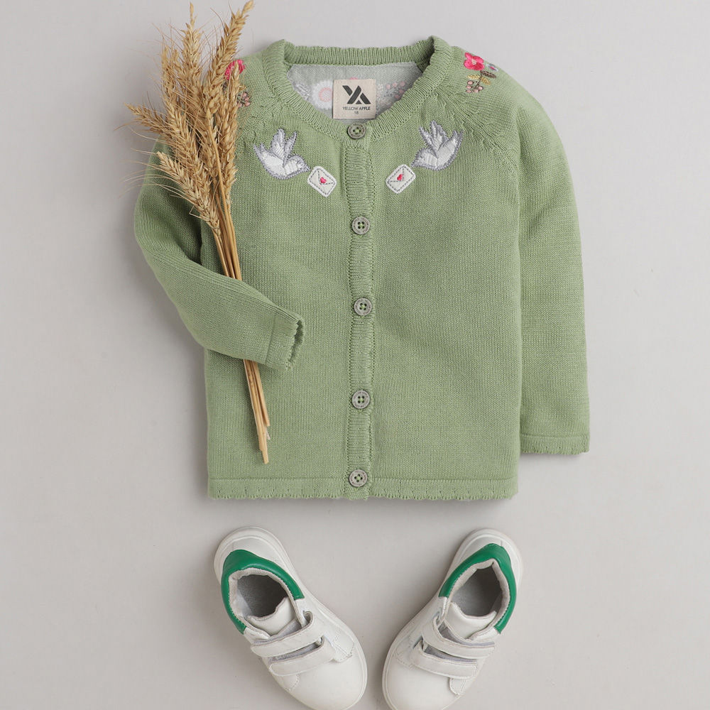 

features material 80 acrylic 20 wool fit type oversize the